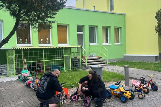 MŠ Kollárova a MŠ Dukelských hrdinů - Jarní brigáda s rodiči 1