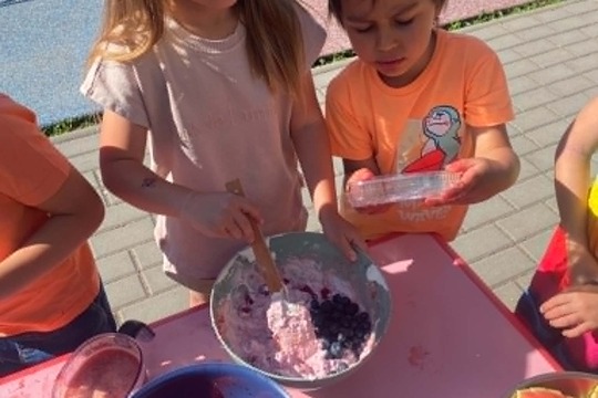Domácí nanuky s kousky ovoce Domácí nanuky s kousky ovoce 1