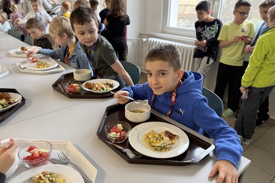 Když zdraví chutná: salát s pečenou rybou a domácí luštěninovou houstičkou Když zdraví chutná: salát s pečenou rybou a domácí luštěninovou houstičkou 1