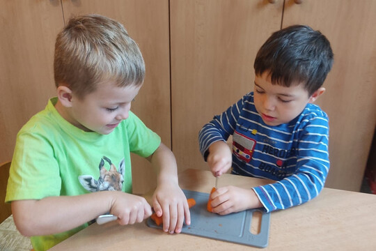 Děti si samy připravují zdravé svačinky 1