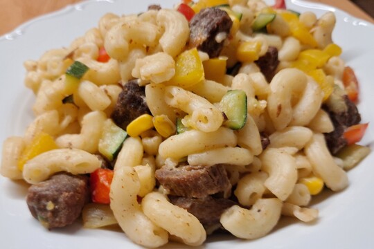  Těstoviny s hovězím masem a zeleninou 1