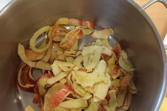 Jablečné křížaly a čaj 1