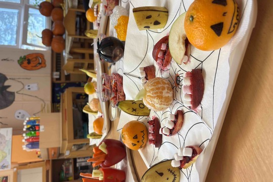 Děti ze třídy "Oranžový motýlek" připravily občerstvení na dýňovou slavnost 1