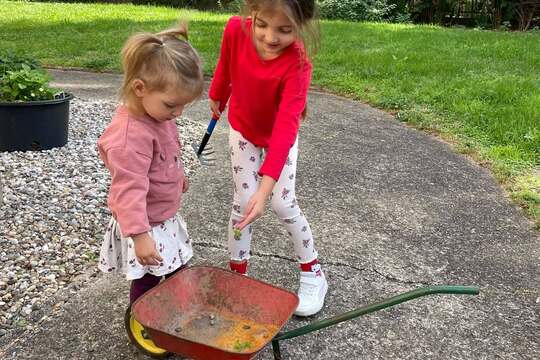 Pečujeme o školkovou zahrádku Pečujeme o školkovou zahrádku 1