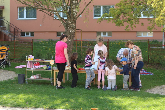 Vím, co jím, maminko, tatínku! aneb Jarní piknik v Zahrádce 1