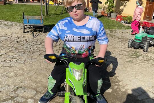 Propojení věkových skupin na farmě u Sedlářů 1