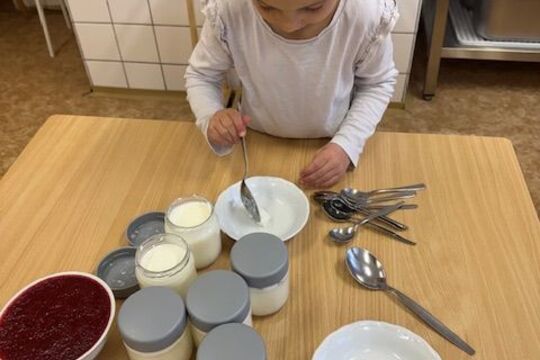 Výroba bílého jogurtu - Sovičky 1