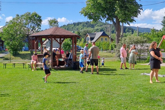 Piknik pro rodiče s dětmi spolu s farmářským jarmarkem Piknik pro rodiče s dětmi spolu s farmářským jarmarkem 1