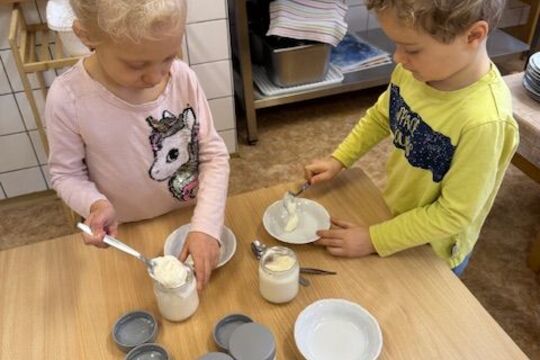 Výroba bílého jogurtu - Sovičky 1