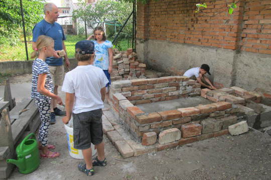 Stavba venkovní pece - projekt 3. třídy 1