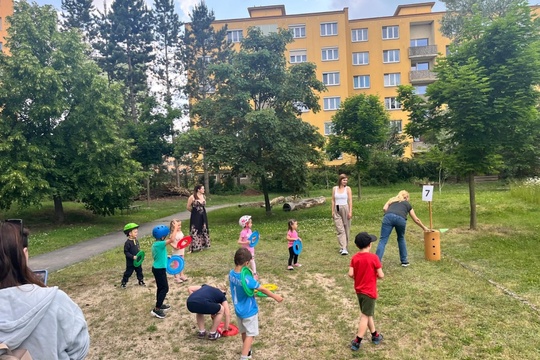 Piknik na školní zahradě a "Na silnici bezpečně" 1