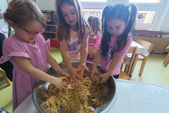 Pečení bramboráku Pečení bramboráku 1