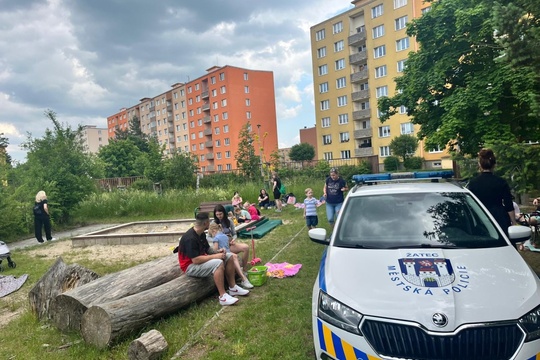 Piknik na školní zahradě a "Na silnici bezpečně" 1
