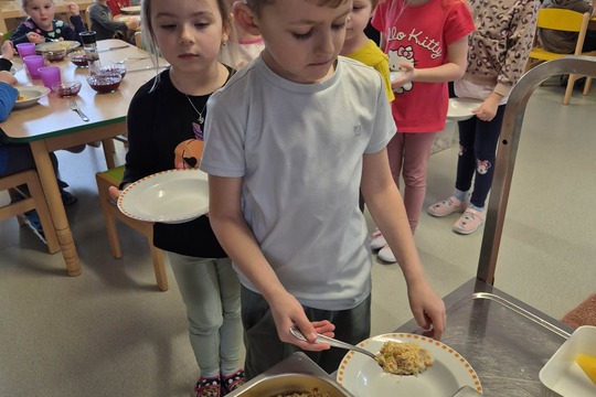 Týdenní projekt "Neplýtváme jídlem" Týdenní projekt "Neplýtváme jídlem" 1