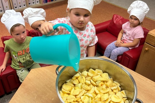 Naše domácí jablečná přesnídávka Naše domácí jablečná přesnídávka 1