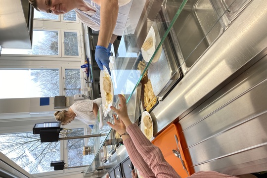 Milujeme jídlo, neplýtváme jím Milujeme jídlo, neplýtváme jím 1