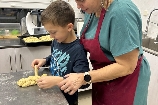 Vánoční pečení vánoček s rodiči Vánoční pečení vánoček s rodiči 1