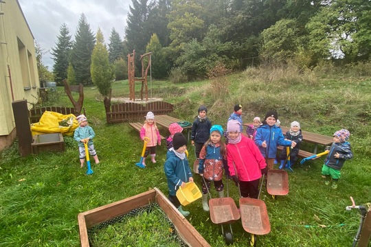 Děti z MŠ ukončily zahradnickou sezonu  1