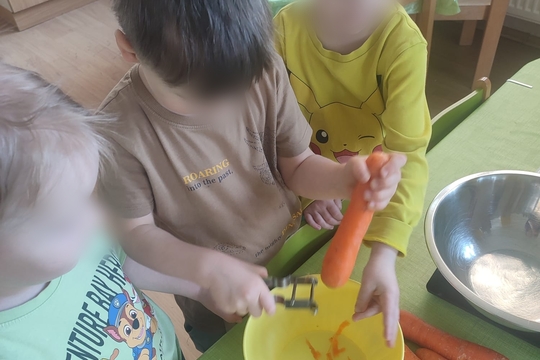 Jarní květinová buchta z mrkve 1