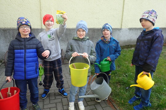 Jarní práce na vyvýšených záhonech  1