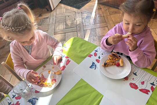 Včeličky připravovaly pizzu Včeličky připravovaly pizzu 1