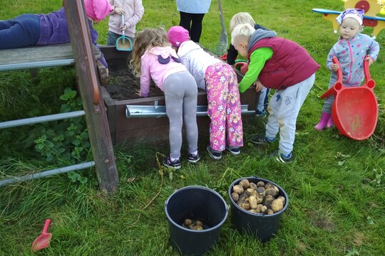 Přivítání nových dětí u farmářů -  MŠ Bohučovice 1