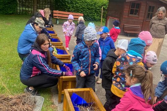 Slavnostní otevření naší "Jedlé školní zahrady" 1