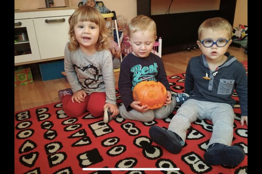 Oslava Halloweena s naší vypěstovanou dýní.  1