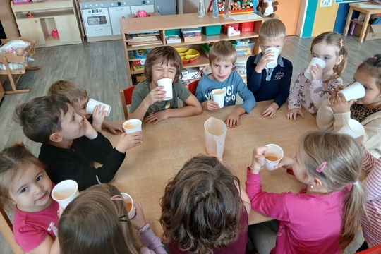 Měla babka čtyři jablka Měla babka čtyři jablka 1