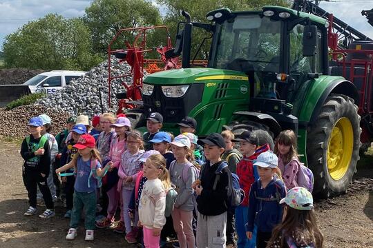 Výlet na farmu plný zážitků Výlet na farmu plný zážitků 1
