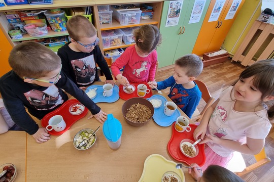 Ježečci - Granola s jablky, medem a skořicí 1