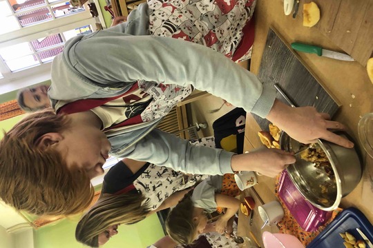 Cesta za tajemstvím babiččiny kuchyně: PODZIM co zahřeje a uzdraví Cesta za tajemstvím babiččiny kuchyně: PODZIM co zahřeje a uzdraví 1