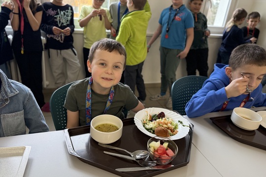 Když zdraví chutná: salát s pečenou rybou a domácí luštěninovou houstičkou Když zdraví chutná: salát s pečenou rybou a domácí luštěninovou houstičkou 1