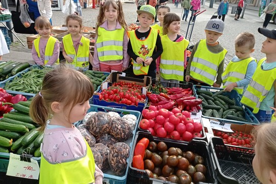 Návštěva farmářských trhů ve městě 1