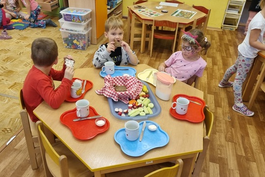 MŠ Sluníčko Krupka - Poznáváme podzimní přírodu se skřítkem Lesníčkem a vílou Lesněnkou 1