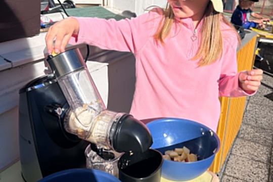 Moštování jablíček a hrušek Moštování jablíček a hrušek 1