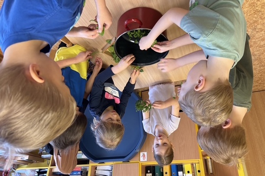 Jak jsme barvili vajíčka - Sluníčka 1