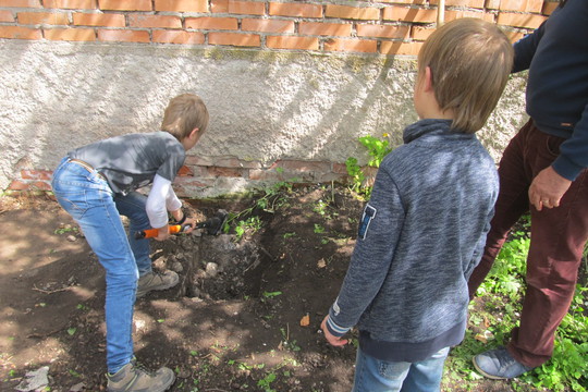 Stavba venkovní pece - projekt 3. třídy 1