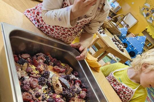 ZAVAŘUJEME a PEČEME na školní farmářský trh ZAVAŘUJEME a PEČEME na školní farmářský trh 1