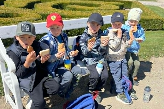 Třída Sluníček na výletě za poznáním i chutí Třída Sluníček na výletě za poznáním i chutí 1