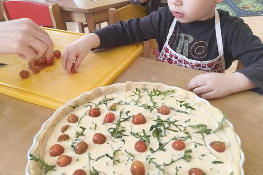 Pečeme s dětmi MRKVÁNKY se švestkovými povidly a vajíčkový QUICHE Pečeme s dětmi MRKVÁNKY se švestkovými povidly a vajíčkový QUICHE 1