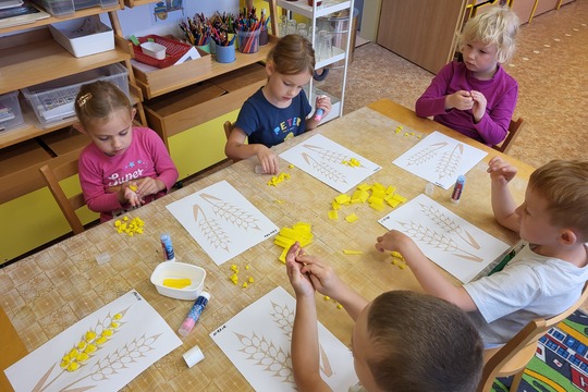 Od zrníčka k chlebu - sklízíme obilí - Sluníčka Od zrníčka k chlebu - sklízíme obilí - Sluníčka 1