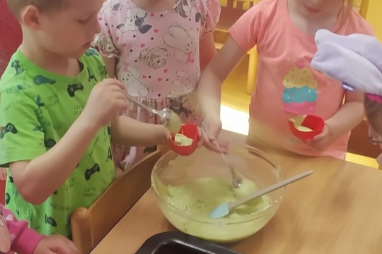 Pohoštění pro rodiče na akci ke "Jarní úklid zahrádky" 1
