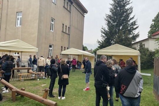 Díky podpoře společnosti Lidl se v Dětenicích otevřela nová jedlá školní zahrada 1