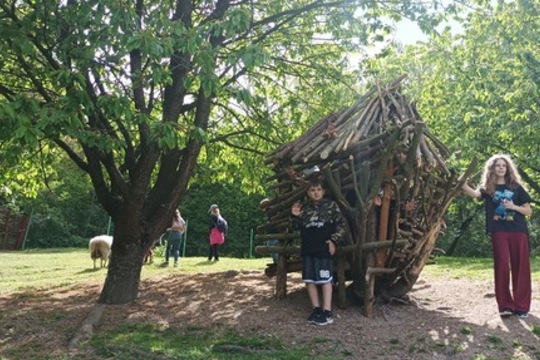 Čtvrťáci poznávali život na farmě i principy ekologického zemědělství Čtvrťáci poznávali život na farmě i principy ekologického zemědělství 1