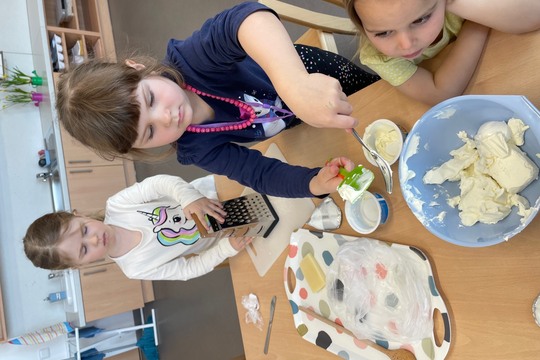 Pomazánky z rukou dětí 1