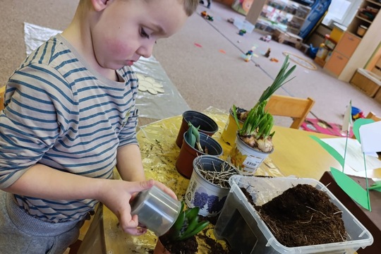 JARNÍ SÁZENÍ NA NAŠÍ ZAHRADĚ 1