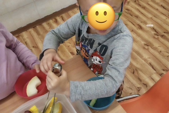 Samoobslužné podávání ovoce a zeleniny Samoobslužné podávání ovoce a zeleniny 1