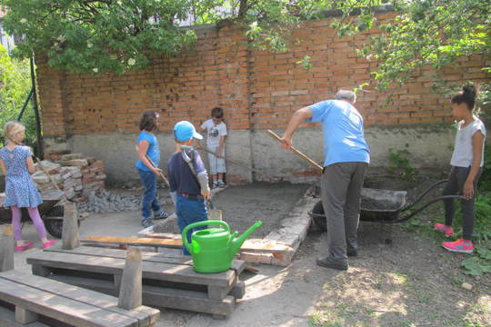 Stavba venkovní pece - projekt 3. třídy 1