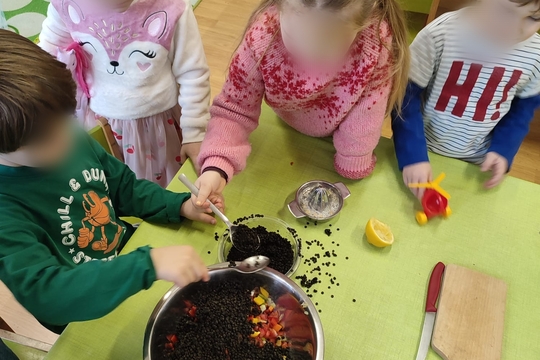 Zeleninový salát s černou čočkou  1